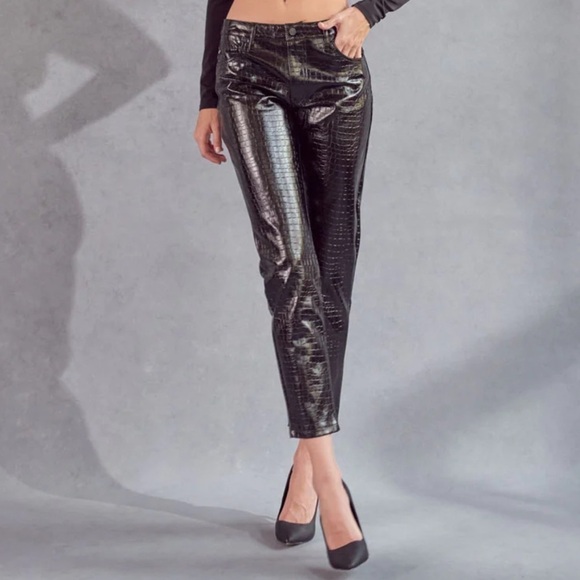 KanCan Pants - NWT KanCan Josephine Black Faux Croc Print Pants Mom High Waist Tapered 24 25
